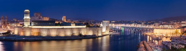 Le vieux port de Marseille La nuit