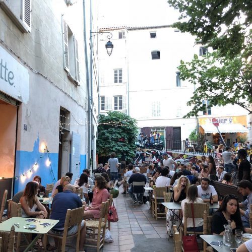 Cantine estivale Lorette dans le quartier du Panier à Marseille crédit photo lebonbon.fr