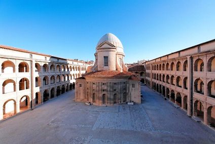 Vieille charité dans la vieille ville de Marseille