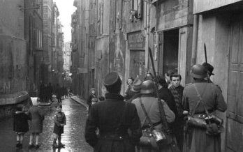 In the photo: the raid on the basket. Photo credit: Wolfgang Vennemann for the German Federal Archive).