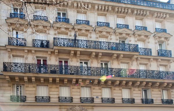 La façade d'un palais historique dans le quartier Vauban