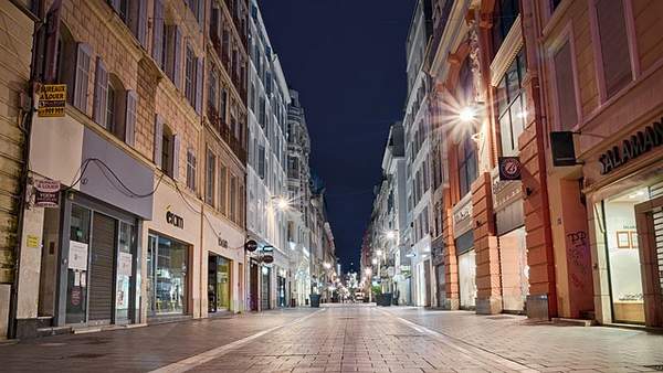 Is it safe to travel to Marseille? 2 Is Marseille dangerous for tourists?