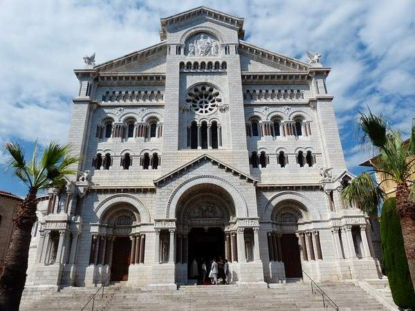 cathedral 187458 640 Monaco vaut-elle la peine d’être visité ?