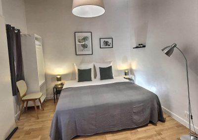 Apartment l’Aiglon 40, 3 people with terrace, 24 street Saint Sebastien, Marseille
