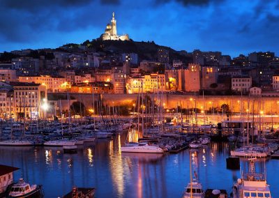 Le vieux port de Marseille la nuit