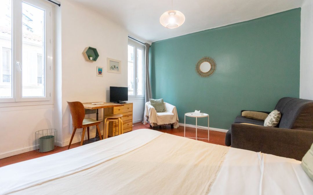 Hotel apartment Romanesque 13, 4 people, 24 street Saint Sebastien, Marseille